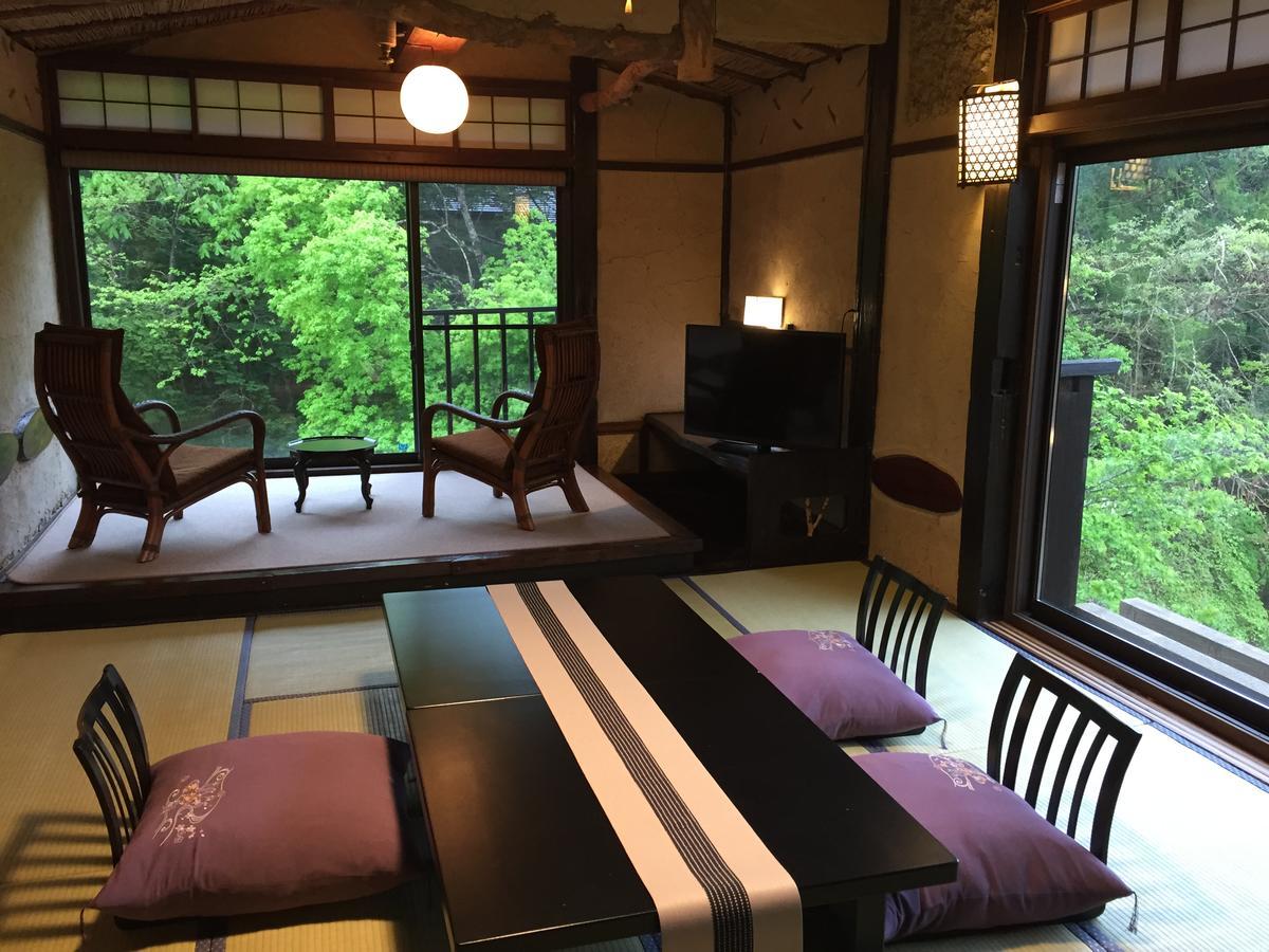 Honke Bankyu Ryokan Nikko